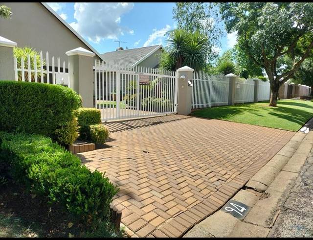 4 BEDROOM HOUSE FOR SALE IN VANDERBIJLPARK SE 2